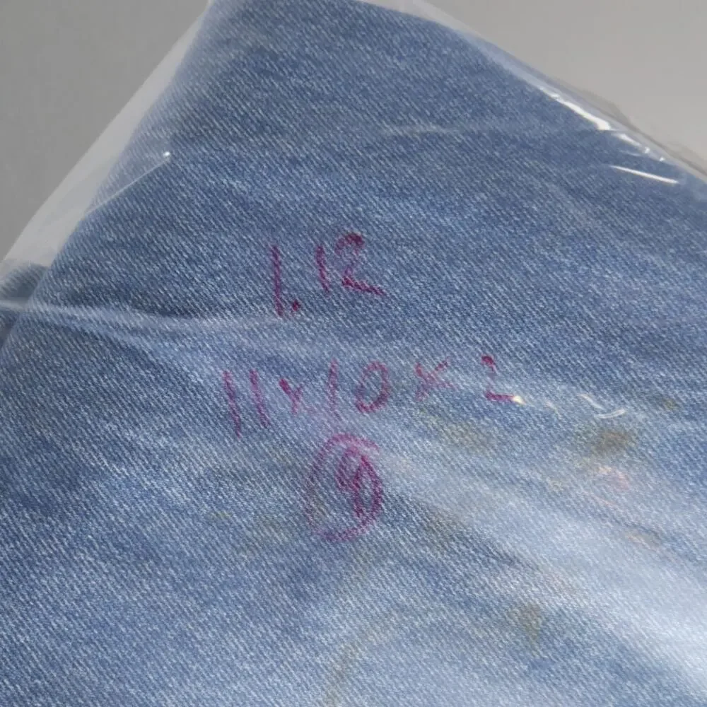 Vintage Y2K Levis 550 Relaxed Fit 33 x 30 Paint Thrashed Blue‎ Jeans Mens FLAW